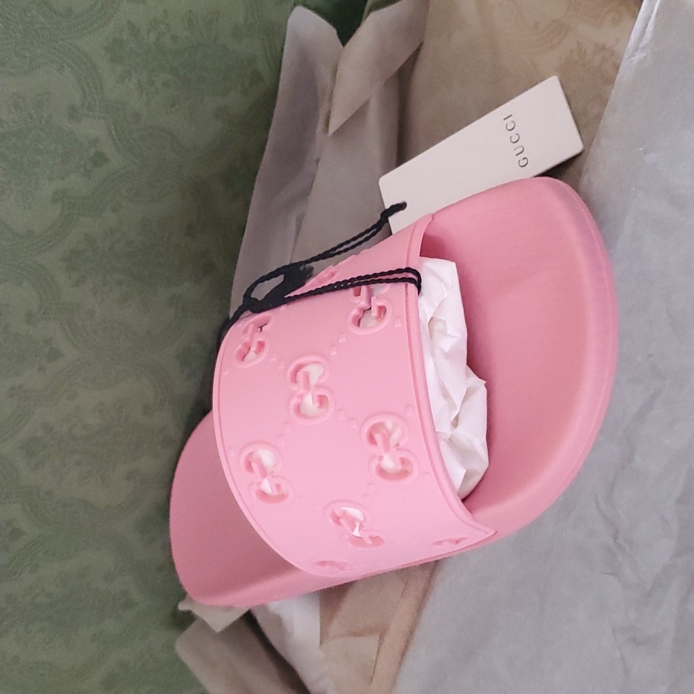 Gucci Rubber Rose Pool Slides